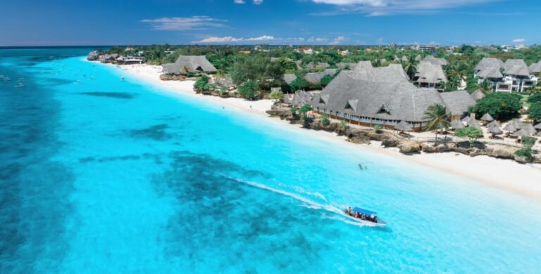 Aerial view of Zanzibar coastline and turquoise ocean — Tartaruga Safaris