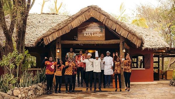 Welcome area and team at KIA Lodge — accommodation with Tartaruga Safaris