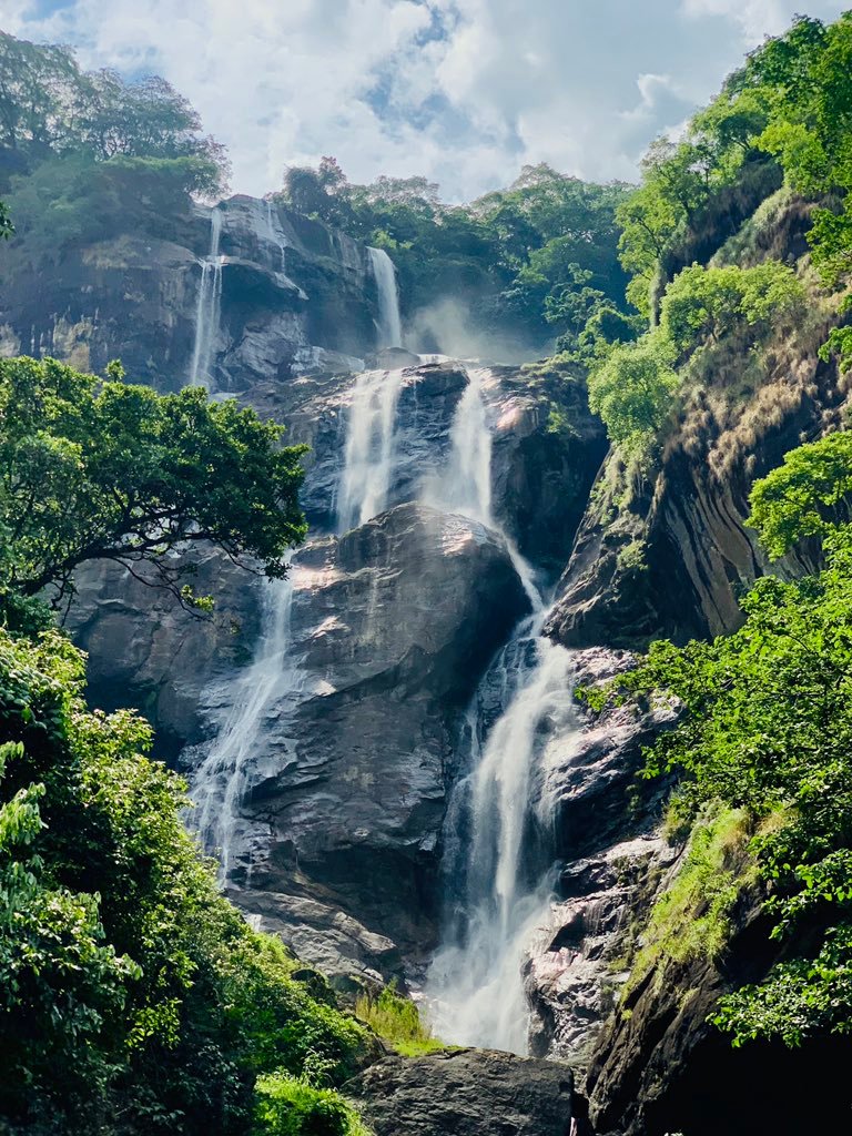 Sanje waterfalls in Udzungwa Mountains National Park — Tartaruga Safaris