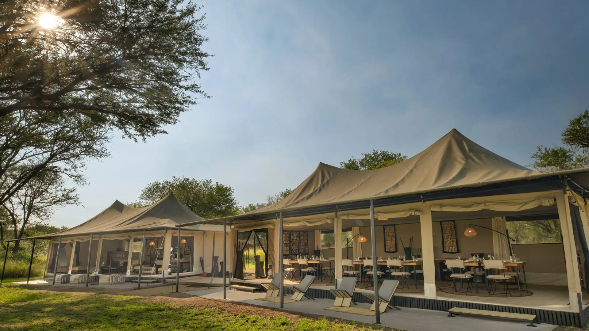 Communal tented area at Ubuntu Migration Camp — Tartaruga Safaris