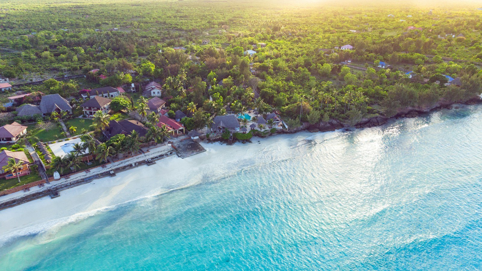 Aerial view of a wooded Zanzibar coastline and beach — Tartaruga Safaris