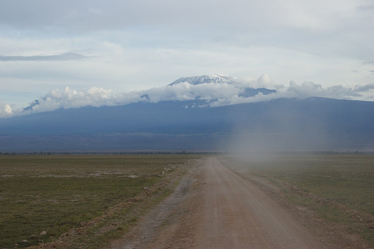 Berglandschaft am Kilimandscharo — Tartaruga Safaris
