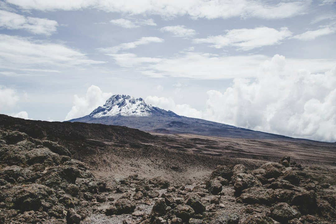 Berglandschaft am Kilimandscharo — Tartaruga Safaris